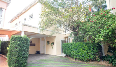 Casa à venda com 4 quartos, sendo 3 suítes, no condomínio Residencial Sans Souci, São Paulo - SP