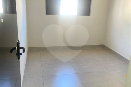 Casa à venda com 3 quartos, sendo 1 suíte, no condomínio Residencial Alto da Boa Vista, Araraquara - SP