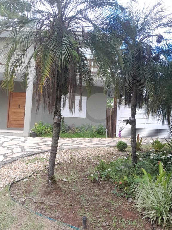 Casa à venda ou para alugar com 4 suítes em Chácaras São Carlos, Cotia, SP