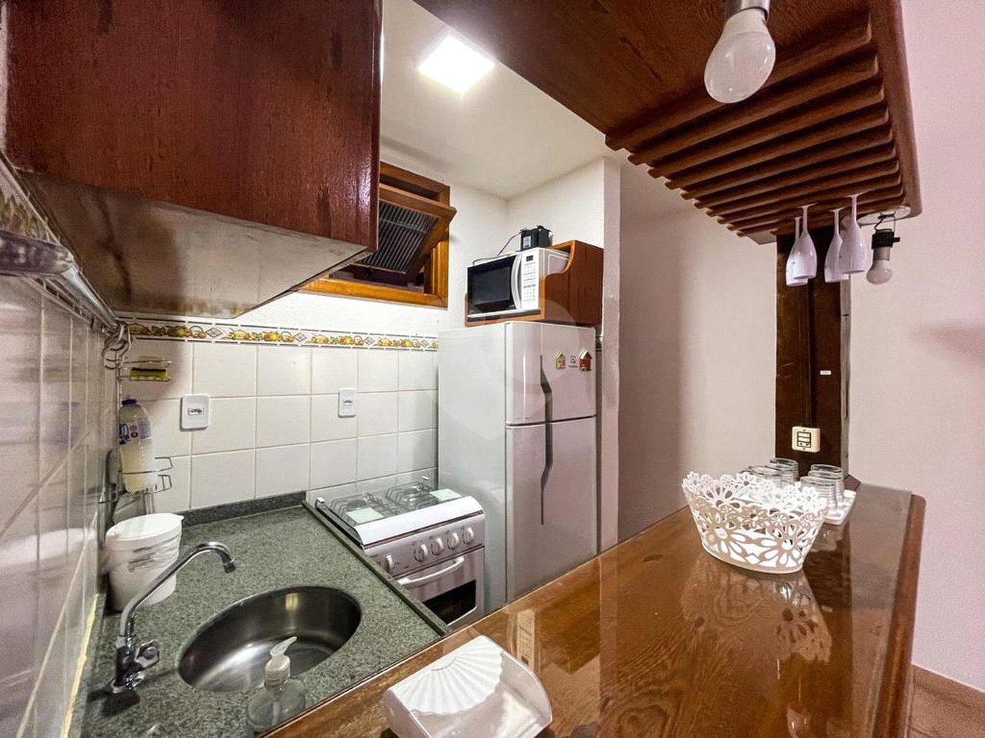 Apartamento à venda com 1 quarto em Taperapuan, Porto Seguro, BA