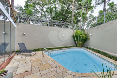 Casa à venda com 5 quartos, sendo 3 suítes, em Alto da Boa Vista, São Paulo, SP