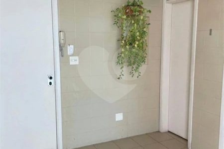 Apartamento à venda com 3 quartos, sendo 1 suíte, em Cerqueira César, São Paulo, SP