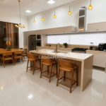 Casa à venda com 4 quartos, sendo 4 suítes, no condomínio Residencial Villa Dumont, Três Lagoas - MS