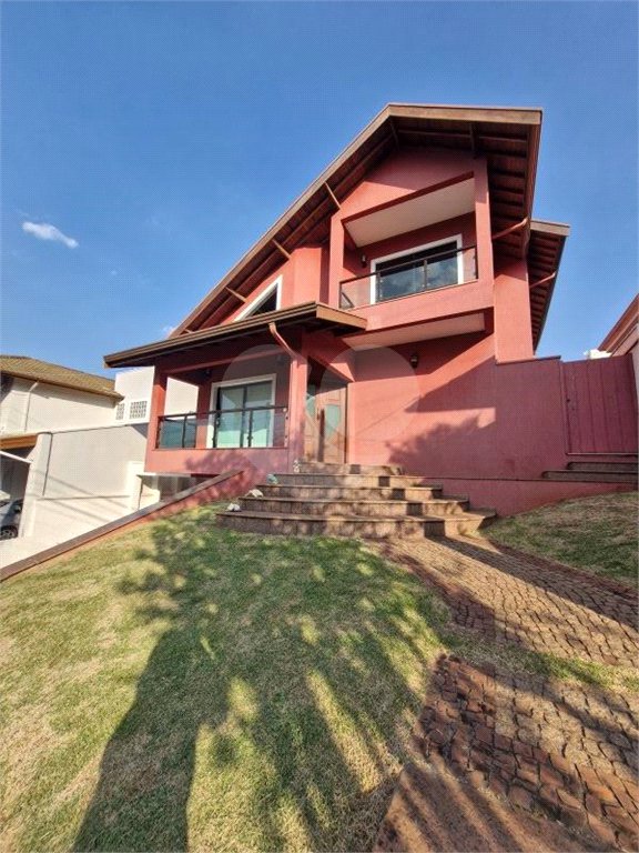 Casa à venda ou para alugar com 3 quartos, sendo 1 suíte, no condomínio Recanto dos Paturis, Vinhedo - SP
