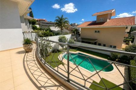 Casa à venda com 3 suítes no condomínio Recanto dos Paturis, Vinhedo - SP