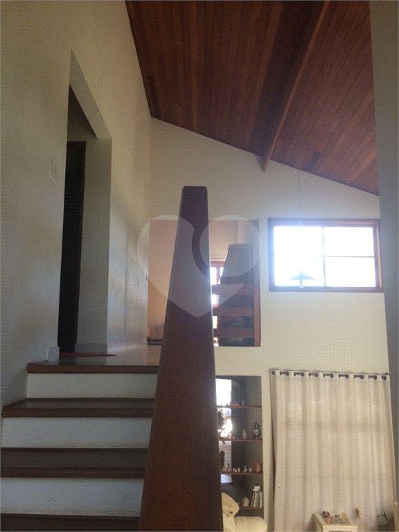 Sobrado à venda com 4 quartos, sendo 2 suítes, em Serra da Cantareira, Mairiporã, SP