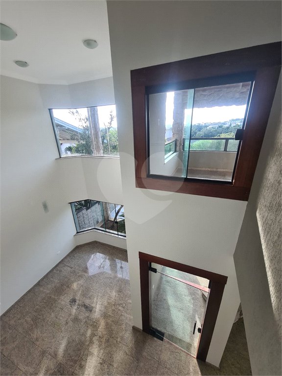 Casa à venda com 4 quartos, sendo 2 suítes, no condomínio Bosque de Grevilea, Vinhedo - SP