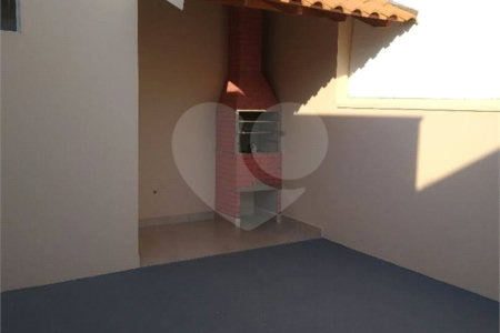 Casa Térrea com 3 dormitórios, sendo 1 suíte.