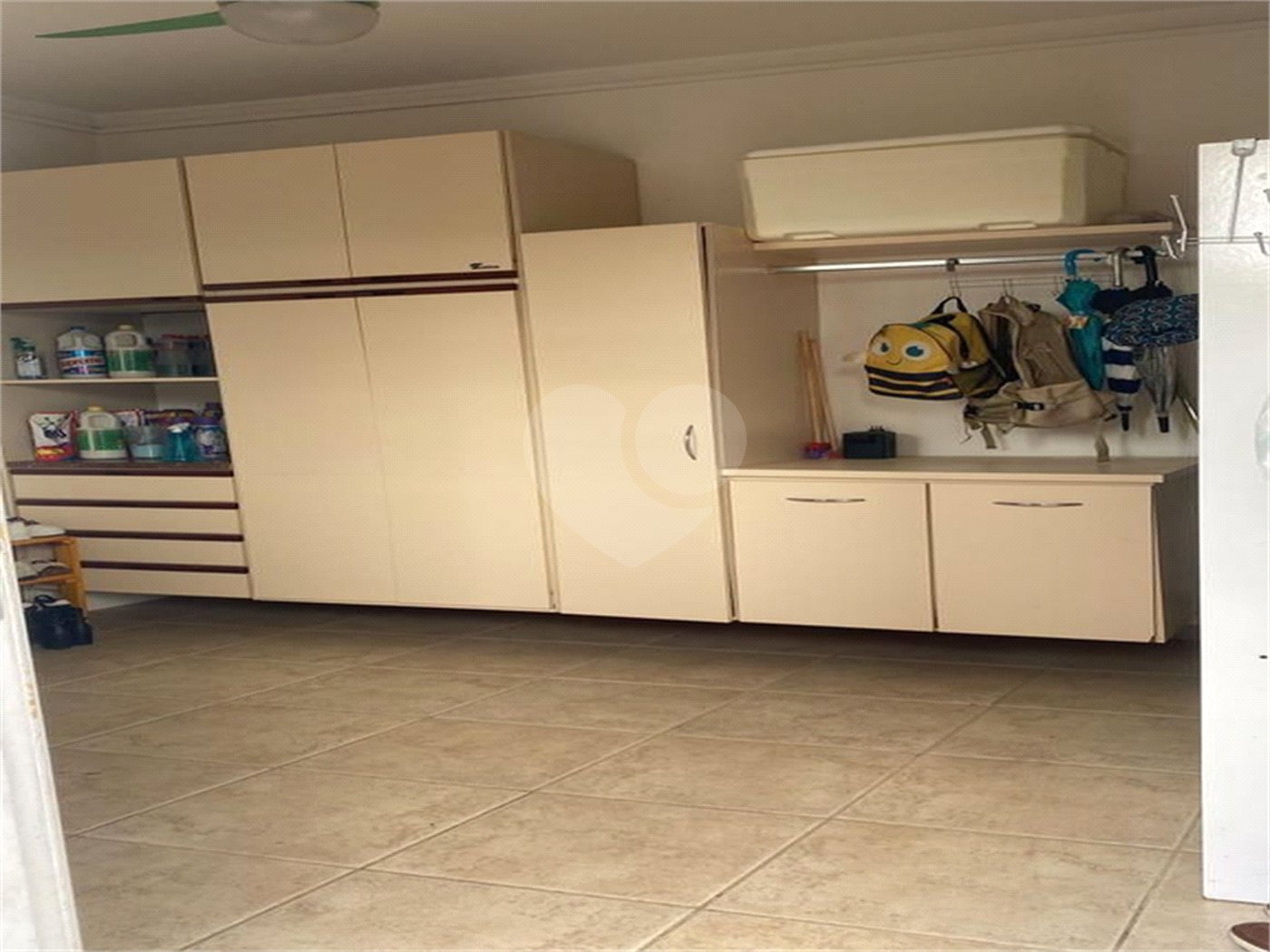 Casa à venda com 5 quartos, sendo 4 suítes,  no condomínio Terras de Santa Clara, Jacareí - SP