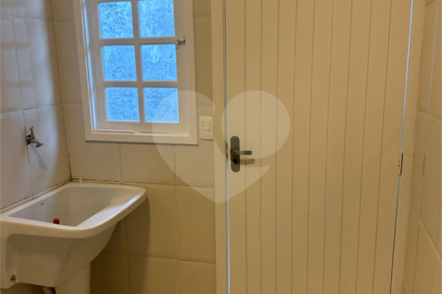 Casa à venda com 4 quartos, sendo 1 suíte,  no condomínio Jardim das Acácias, Cotia - SP