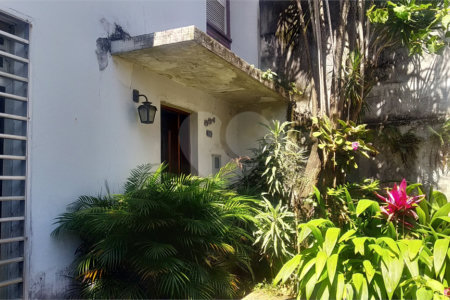Sobrado à venda com 3 quartos em Vila Cordeiro, São Paulo, SP