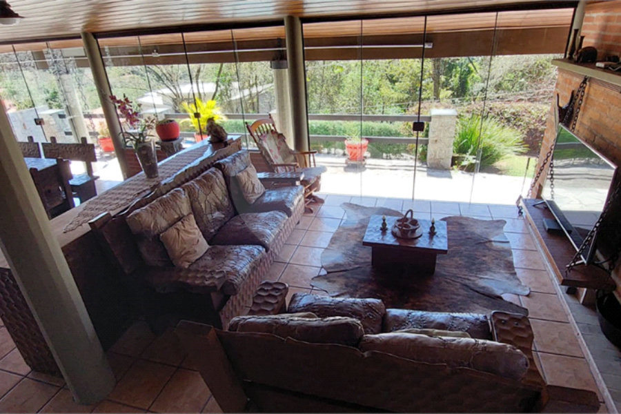 Casa à venda com 3 quartos, sendo 2 suítes, no condomínio Alpes de Caieiras, Caieiras - SP