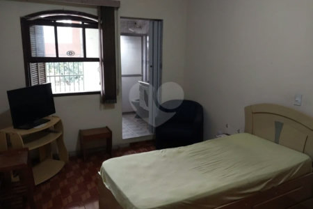 Sobrado à venda com 212 m², 2 quartos (suítes), 3 banheiros e 2 vagas de garagem, em São Caetano do Sul