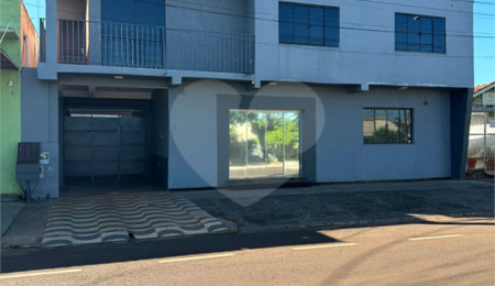 Sobrado à venda ou para alugar com 4 quartos, sendo 2 suítes,  em Vila Lacíria, Ponta Porã, MS