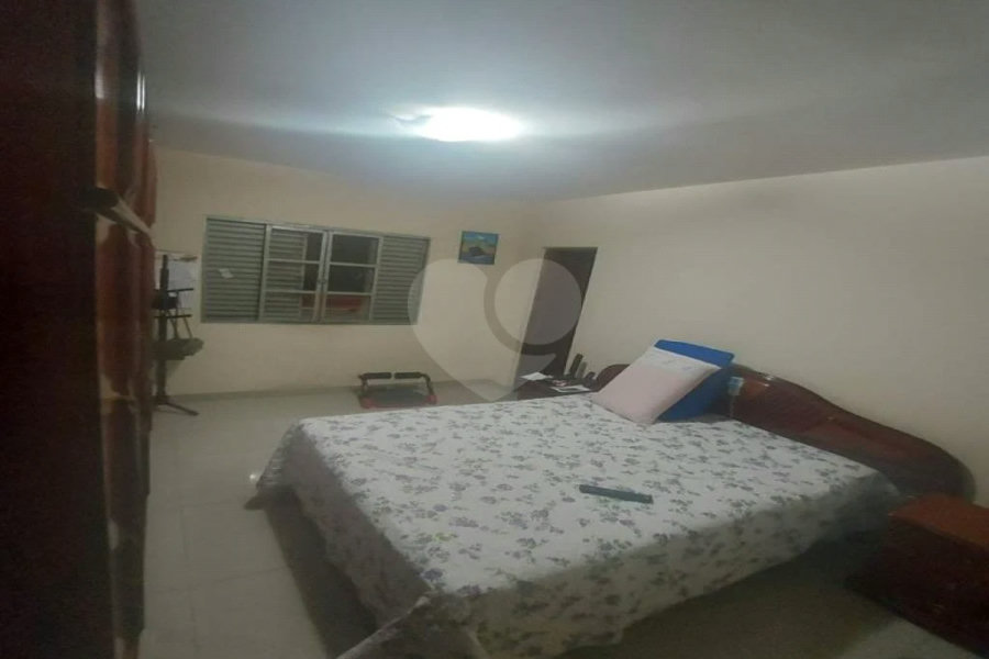 Sobrado 4 dormitórios na Vila Domitila