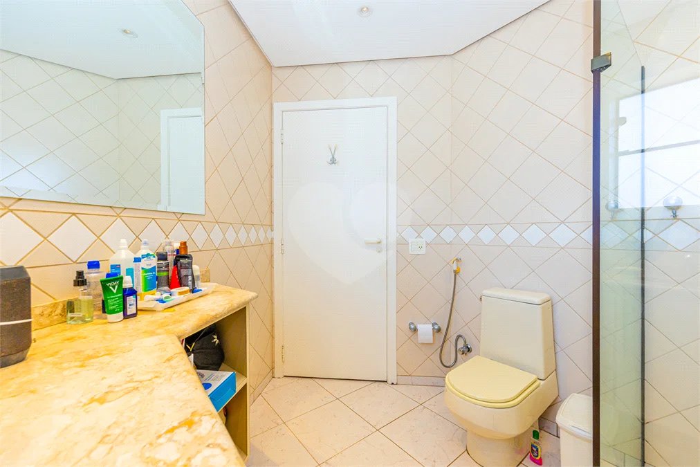 Casa à venda com 4 quartos, sendo 3 suítes, em Interlagos, São Paulo, SP