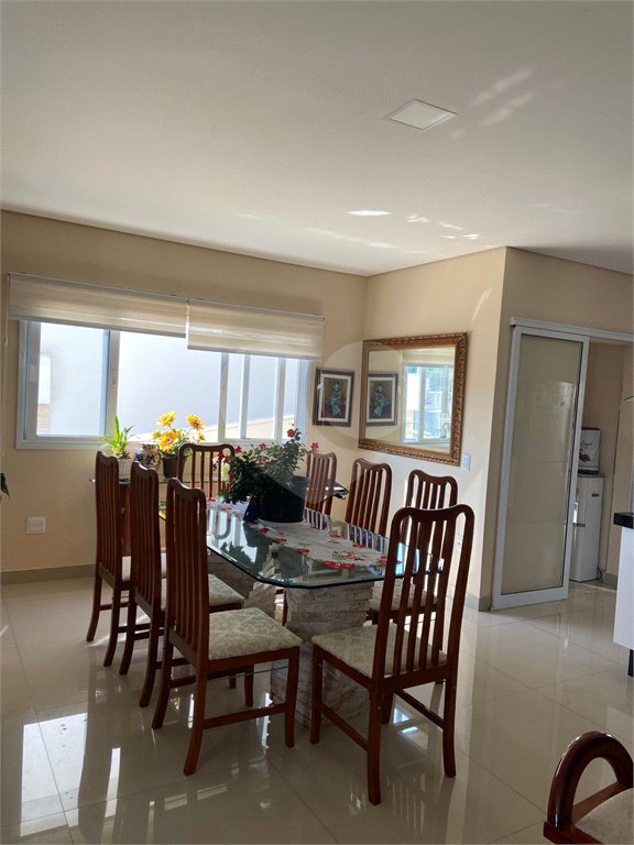 Linda casa Condomínio Santa Isabel I