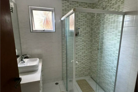 Casa à venda com 3 quartos, sendo 1 suíte, no condomínio Residencial Jardim das Flores 1510, Cotia - SP