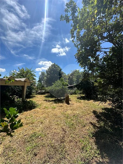 Excelente oportunidade no condomínio Vale das Laranjeiras, em Indaiatuba/SP. - R$ 1.850.000,00 - Terreno de 3.000 m²), com frente de 50 metros, proporcionando diversas possibilidades de projeto. O lote possui ótima localização dentro do condomínio, rodeado de natureza e com fácil acesso