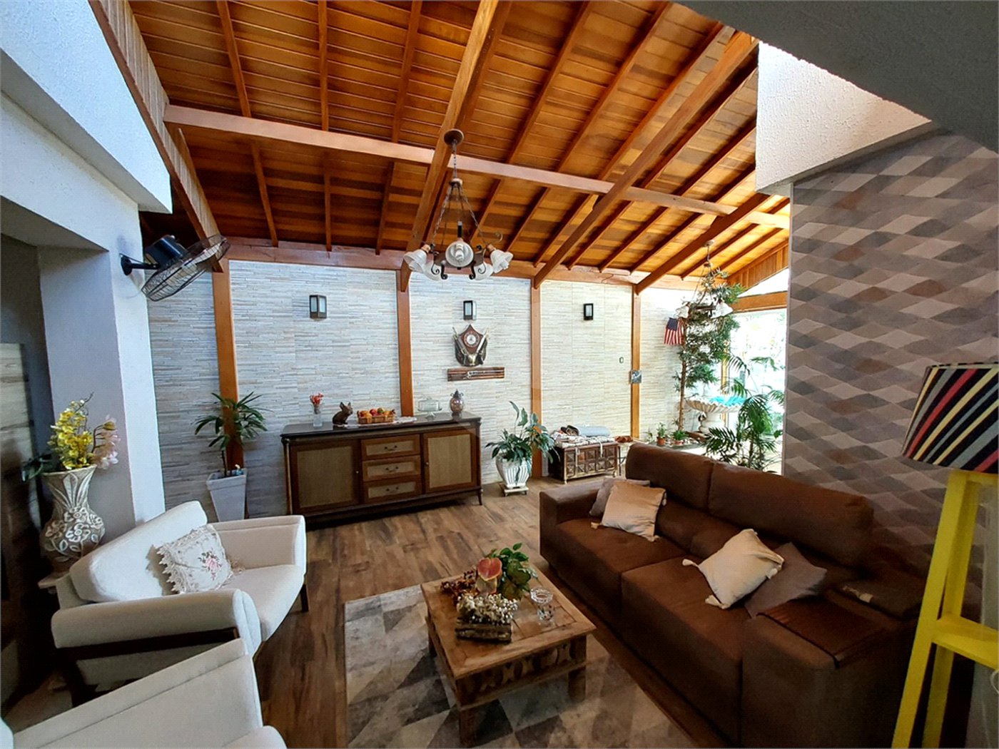 Casa residencial com ponto comercial a venda no Centro