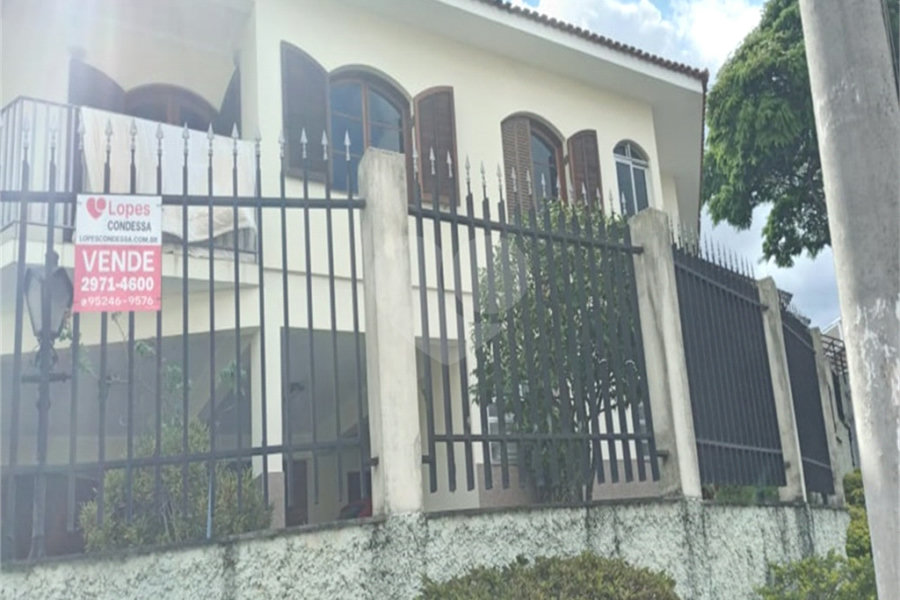 Bonita casa assobradada,no Bairro das Palmas do Tremembé, terreno com 14 X 50 e 350 área construída