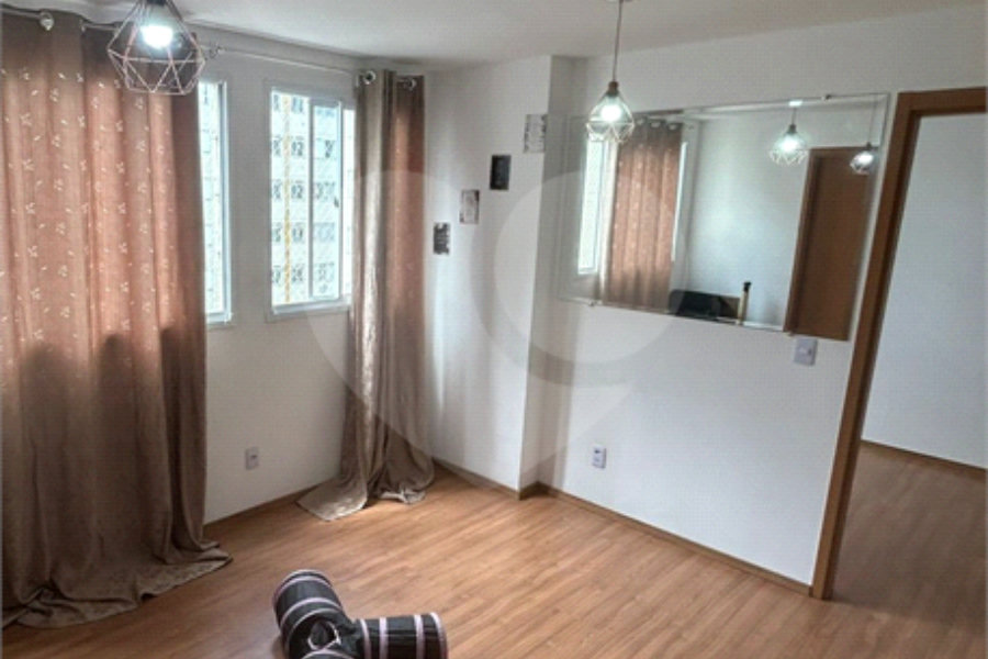 Apartamento de 44m² com vaga na garagem.