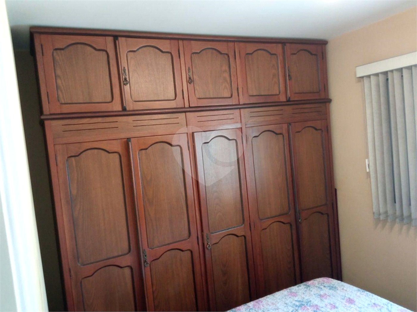 Lindo apartamento, muito bem conservado, com bom espaço interno.