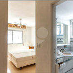 Este elegante apartamento em Higienópolis oferece 224m² de área muito bem distribuída, perfeito para quem valoriza conforto