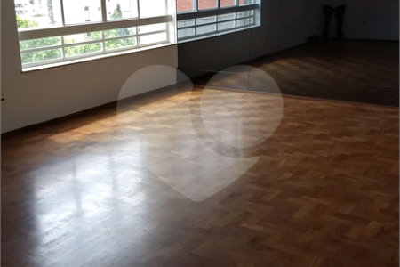 Apartamento à venda no bairro Bela Vista.