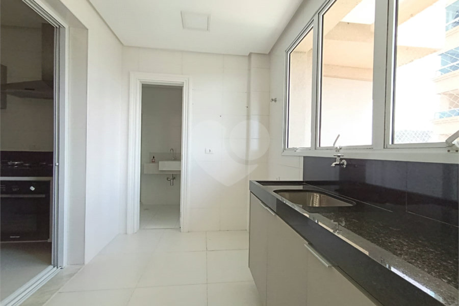 Apartamento para alugar com 3 suítes em Jardim Virgínia, Guarujá, SP