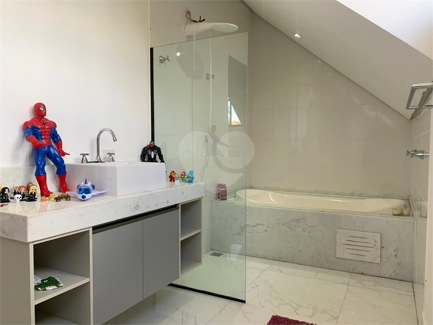 Casa à venda com 4 suítes no condomínio Vila Inglesa, Atibaia - SP