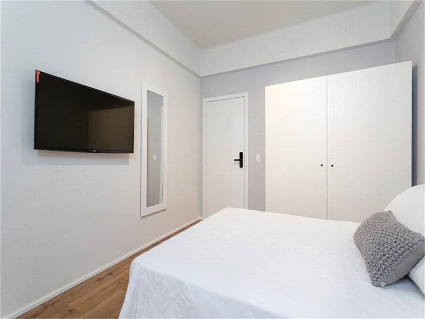 Apartamento à venda com 4 quartos, sendo 1 suíte, em Pinheiros, São Paulo, SP