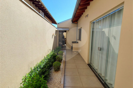 Casa à venda com 4 quartos, sendo 2 suítes, no condomínio Nascente do Jaraguá, Araraquara - SP