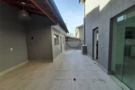 Sobrado à venda com 4 quartos, sendo 3 suítes, em Vila Paulicéia, São Paulo, SP