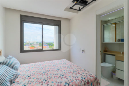 Apartamento à venda com 3 quartos, sendo 1 suíte, em Santo Amaro, São Paulo, SP