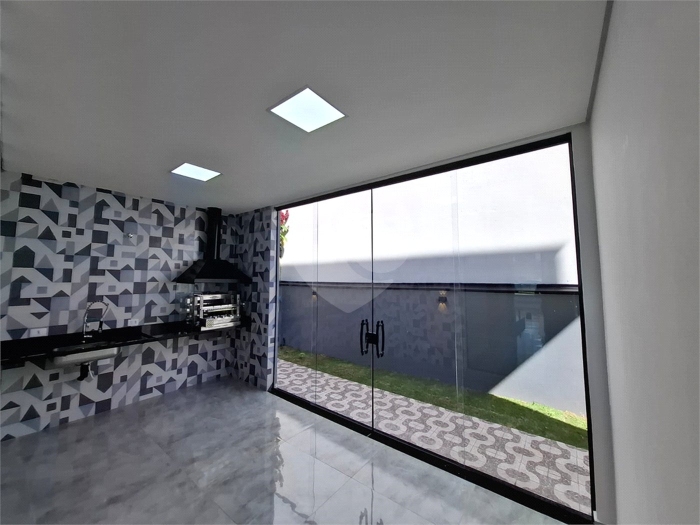 Casa à venda ou para alugar com 3 suítes no condomínio Residencial Veredas, Mogi das Cruzes - SP