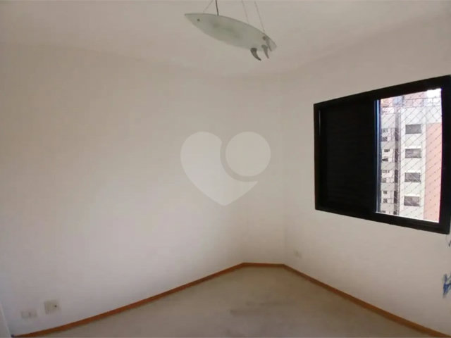 Apartamento à venda com 3 quartos, sendo 1 suíte,  em Jardim Sul, São Paulo, SP