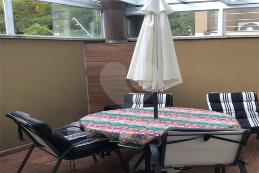 Casa à venda com 4 quartos, sendo 2 suítes, no condomínio Florada da Serra, São Paulo - SP