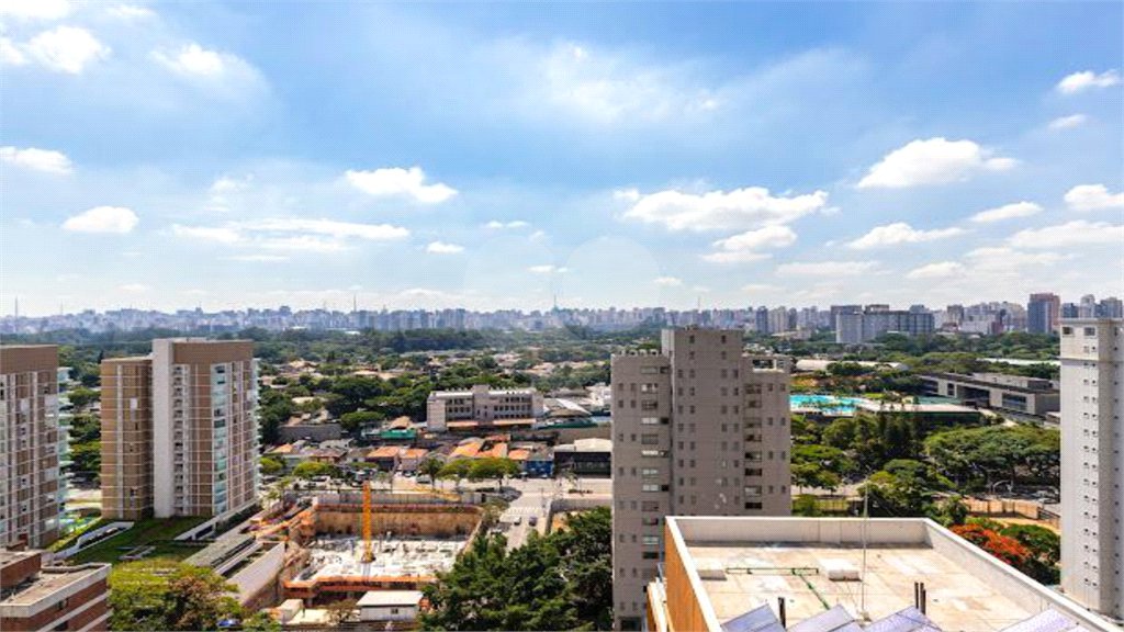 Apartamento à venda com 3 suítes em Moema, São Paulo, SP