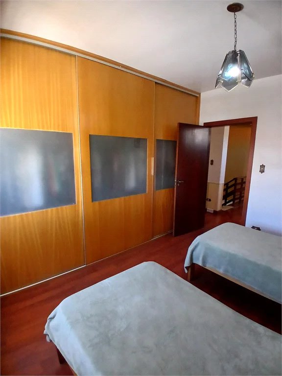 Sobrado à venda com 4 quartos, sendo 2 suítes,  em Jardim Leonor, São Paulo, SP