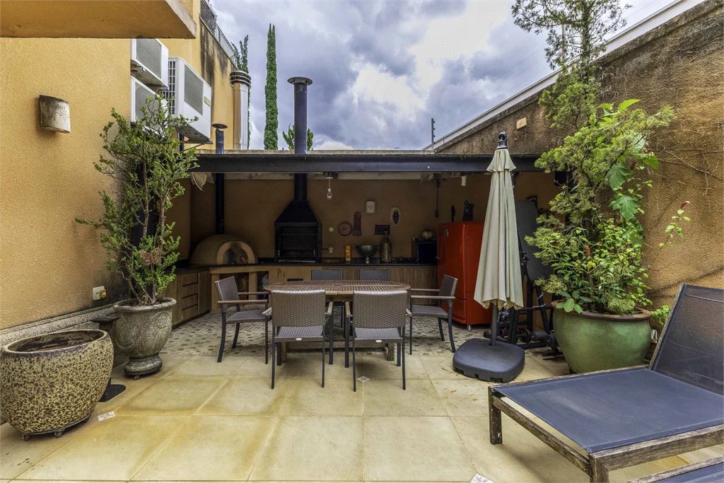 Duplex para alugar com 4 quartos, sendo 3 suítes,  em Alto de Pinheiros, São Paulo, SP