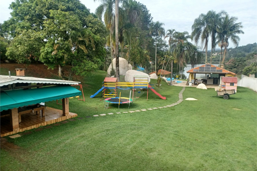 Casa à venda com 5 quartos, sendo 2 suítes, em Rio Abaixo, Mairiporã, SP