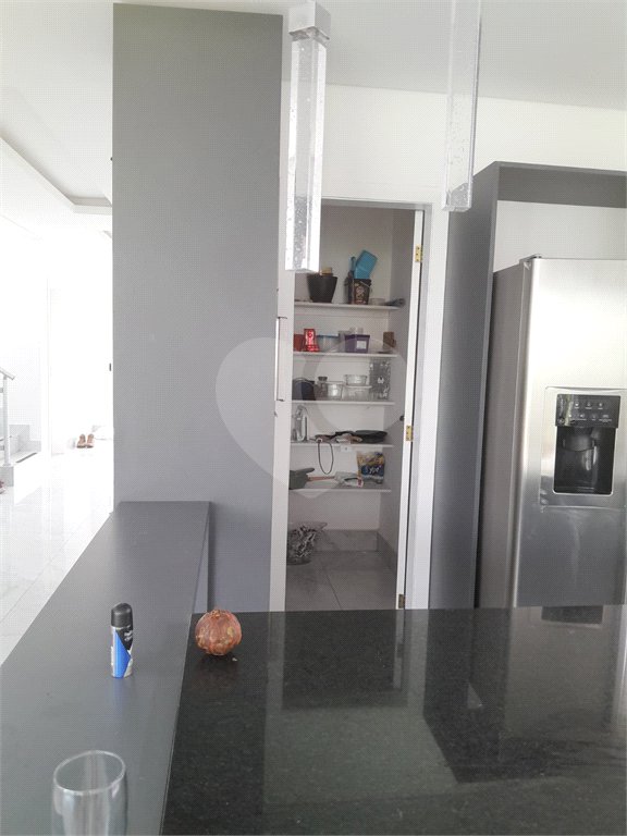 Casa à venda com 3 suítes em Moinho Velho, Cotia, SP