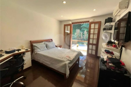 Casa à venda com 4 suítes no condomínio Quinta do Lago, Petrópolis - RJ