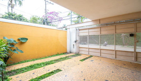 Sobrado à venda com 3 quartos, sendo 1 suíte,  em Chácara Monte Alegre, São Paulo, SP