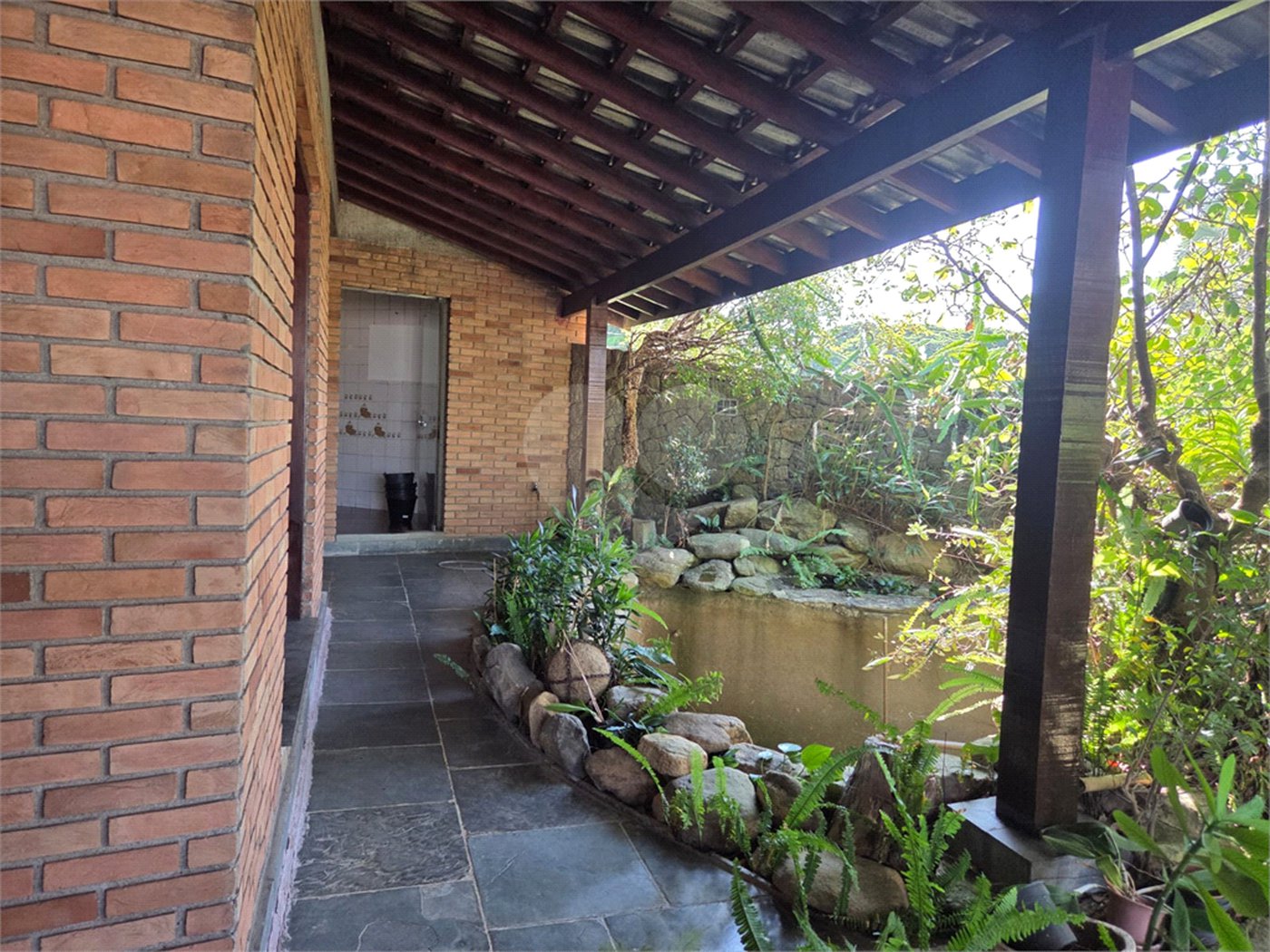 Casa à venda com 4 quartos, sendo 2 suítes, em Cidade São Francisco, São Paulo, SP
