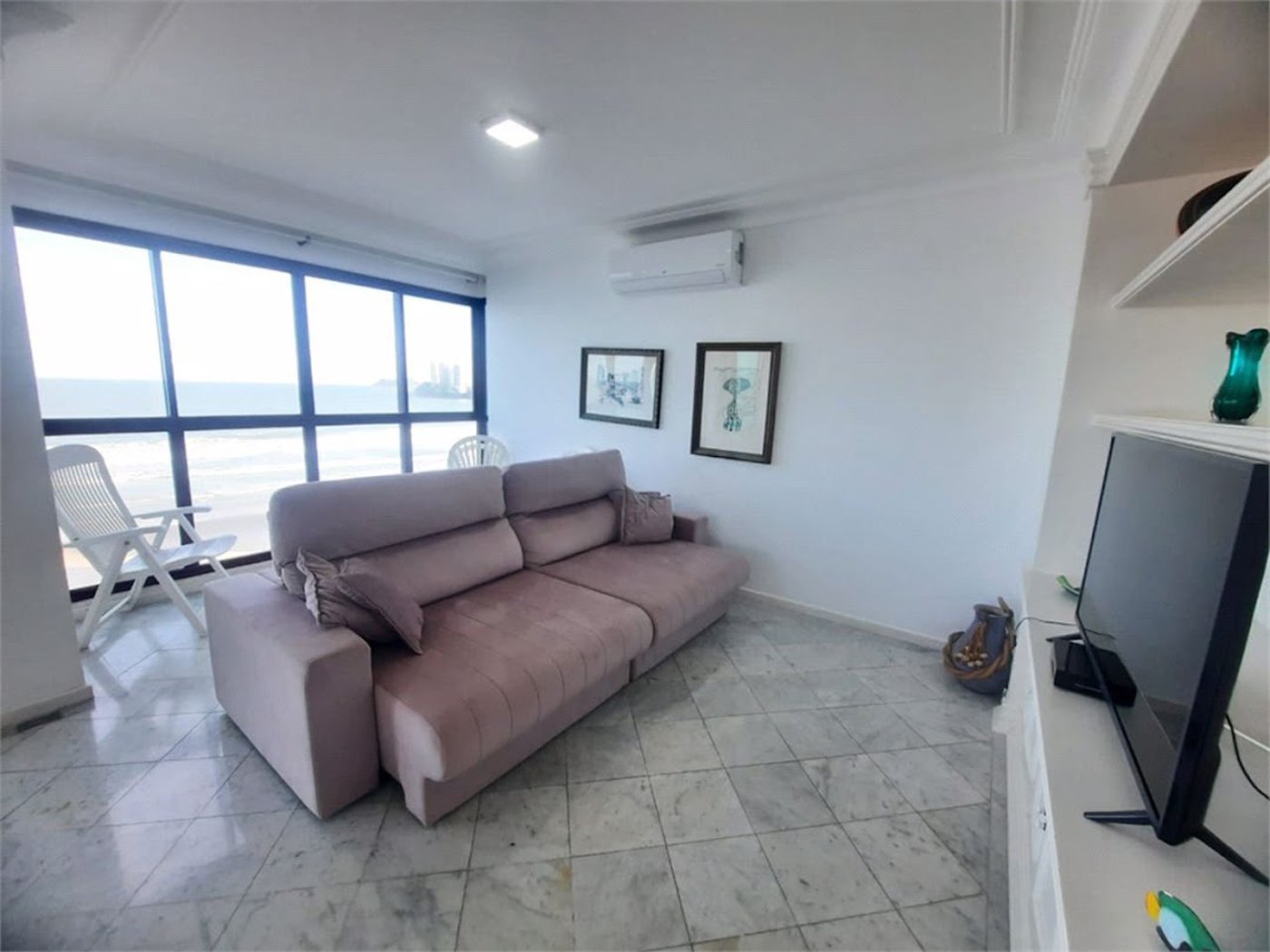 Apartamento Residencial à venda, Pitangueiras, Guarujá - AP0136.