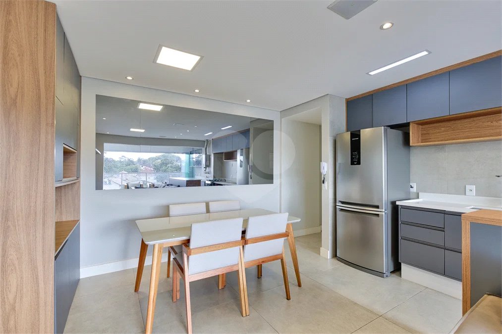 Apartamento com 68m² sala 02 ambientes, 02 dormitórios, sendo 01 suíte banheiro social e vaga no subsolo.! Venha conhecer!