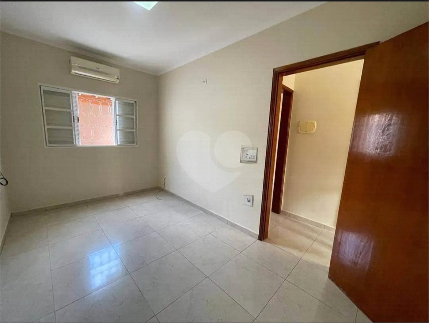 Casa à venda com 2 quartos, sendo 1 suíte, no condomínio Alvorada, Araraquara - SP