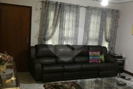 Casa à venda com 3 quartos, sendo 1 suíte, no condomínio Sobrado, São Paulo - SP